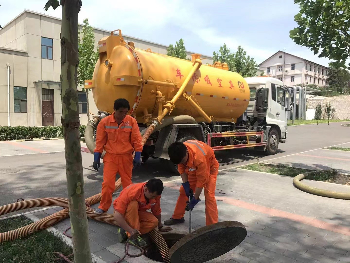 融安化粪池清理与5-8吨吸粪车施工效率分析